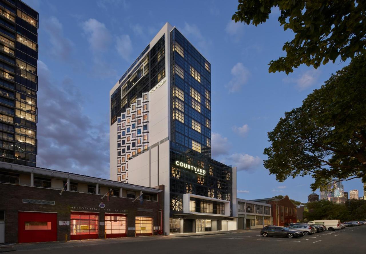 Отель Courtyard By Marriott Melbourne Flagstaff Gardens Экстерьер фото
