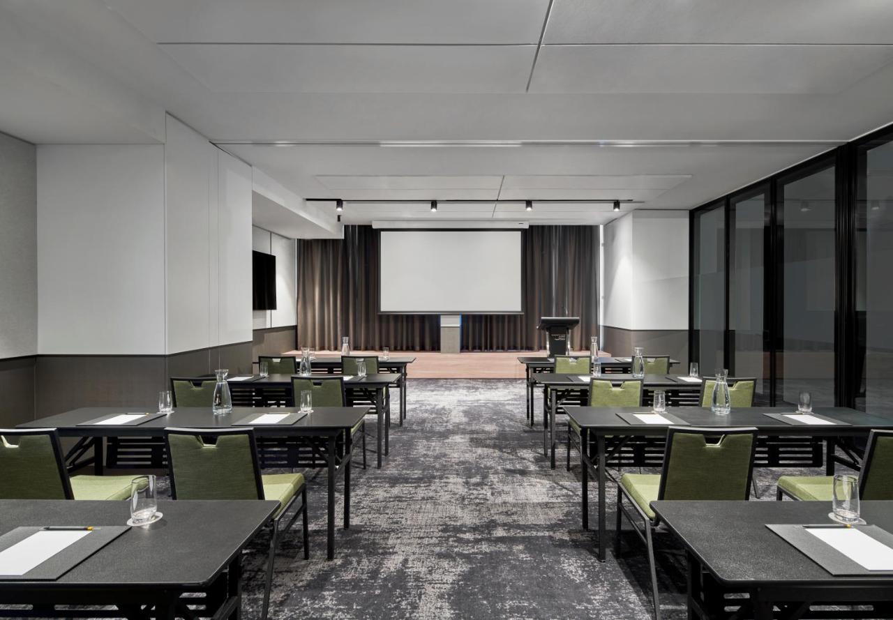 Отель Courtyard By Marriott Melbourne Flagstaff Gardens Экстерьер фото