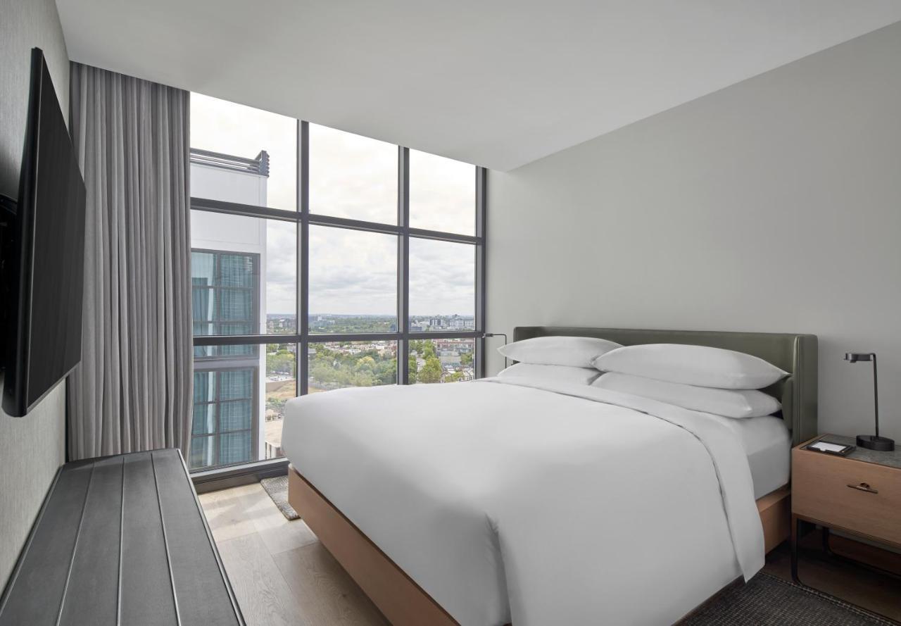 Отель Courtyard By Marriott Melbourne Flagstaff Gardens Экстерьер фото