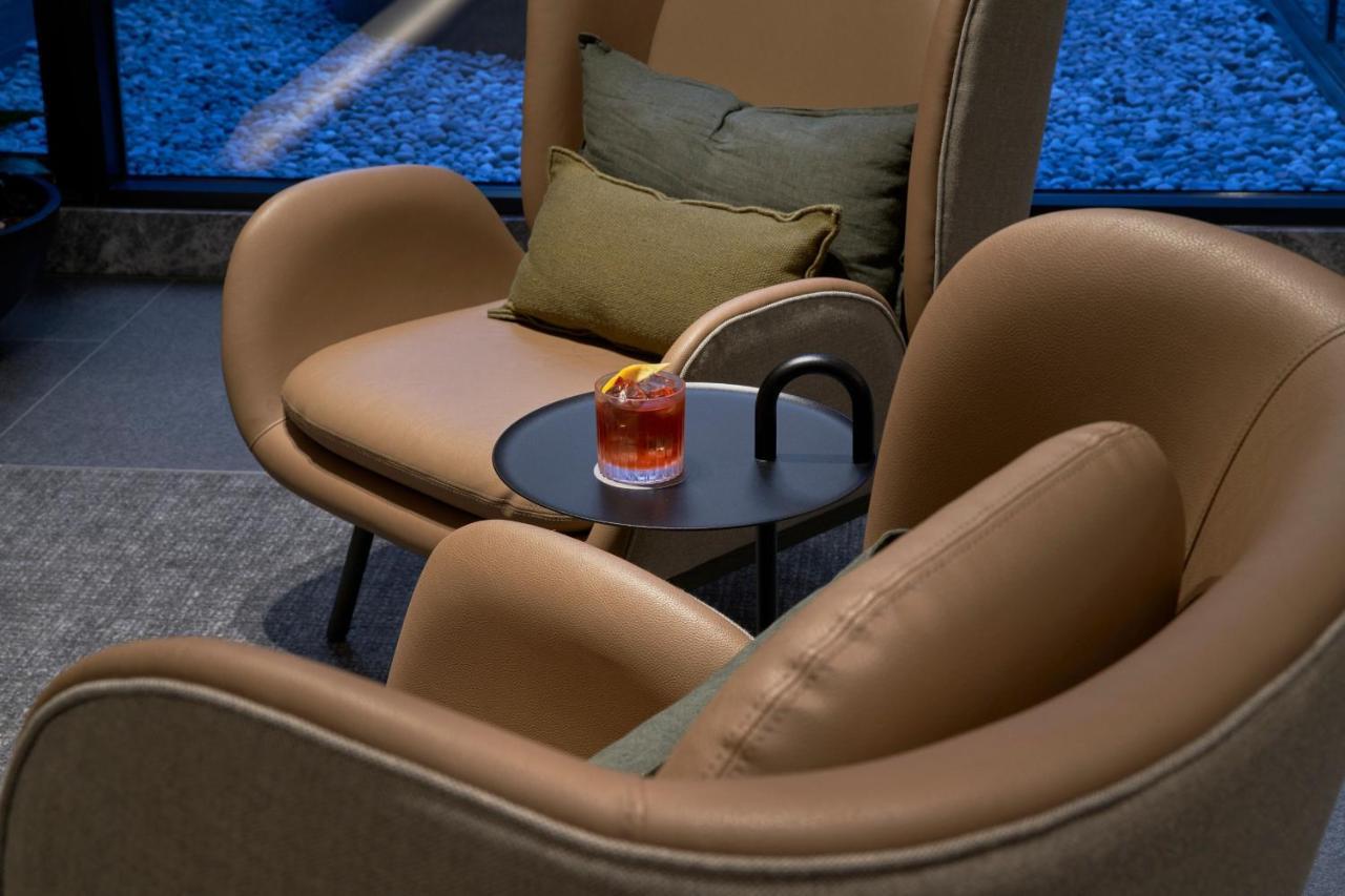 Отель Courtyard By Marriott Melbourne Flagstaff Gardens Экстерьер фото