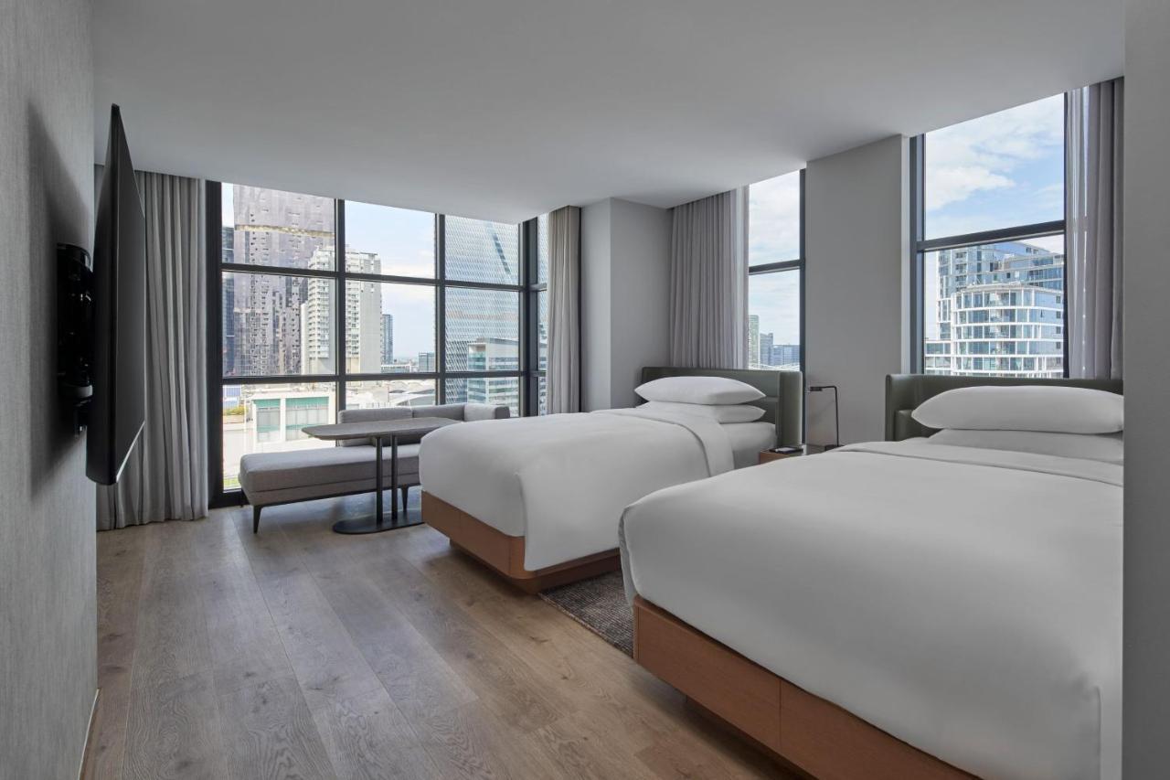 Отель Courtyard By Marriott Melbourne Flagstaff Gardens Экстерьер фото