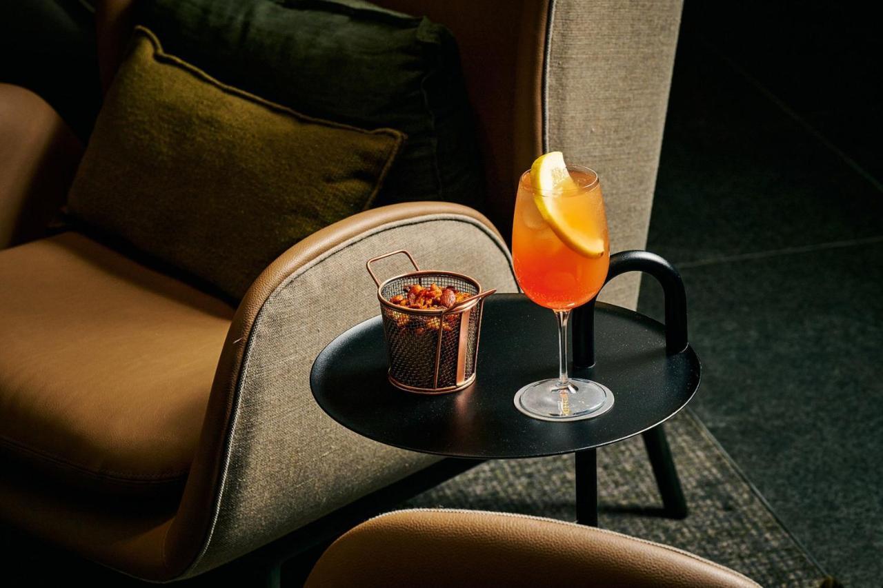 Отель Courtyard By Marriott Melbourne Flagstaff Gardens Экстерьер фото
