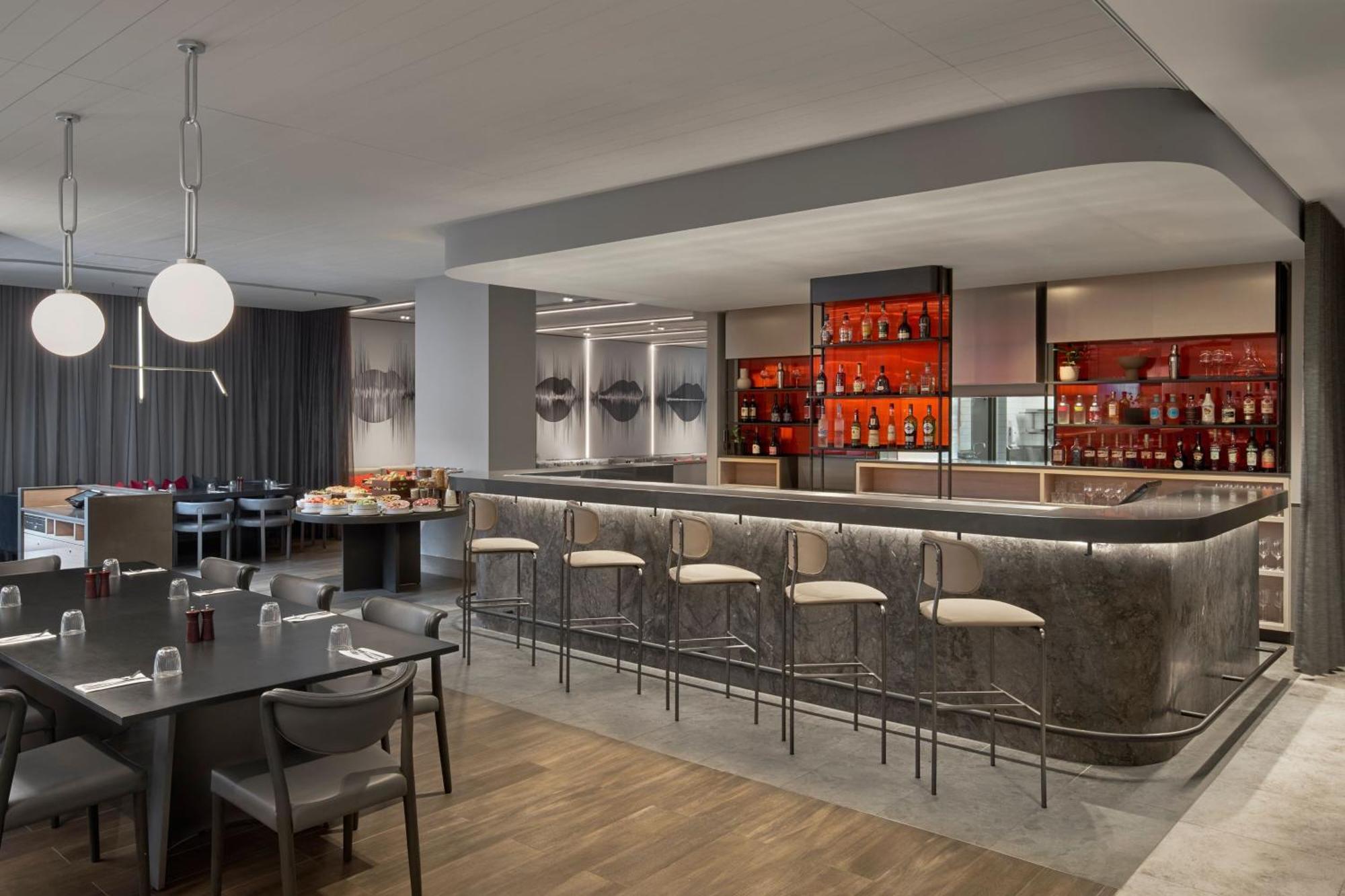 Отель Courtyard By Marriott Melbourne Flagstaff Gardens Экстерьер фото