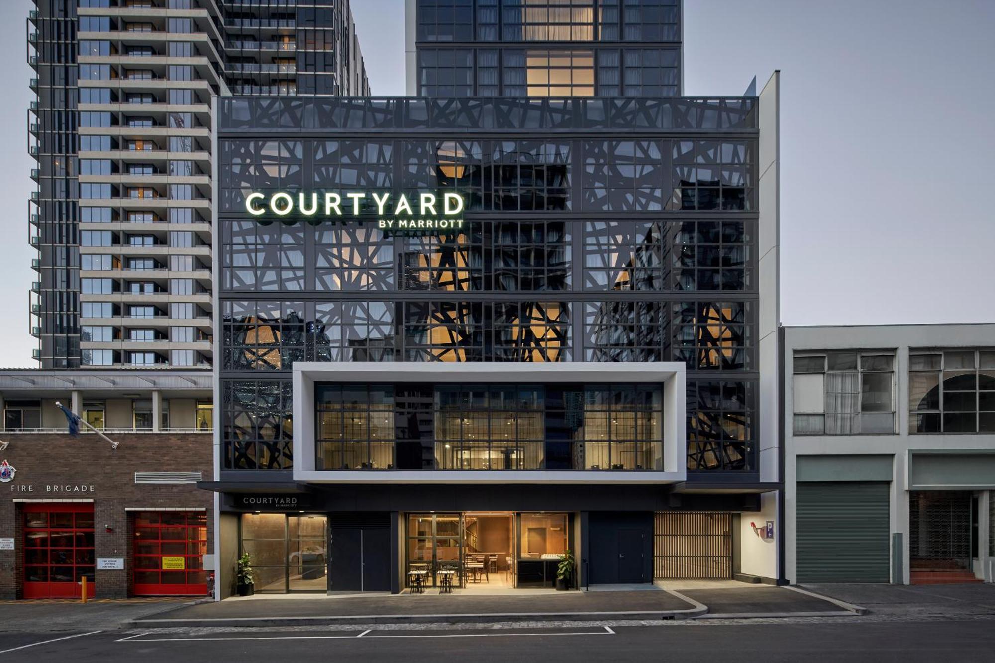 Отель Courtyard By Marriott Melbourne Flagstaff Gardens Экстерьер фото