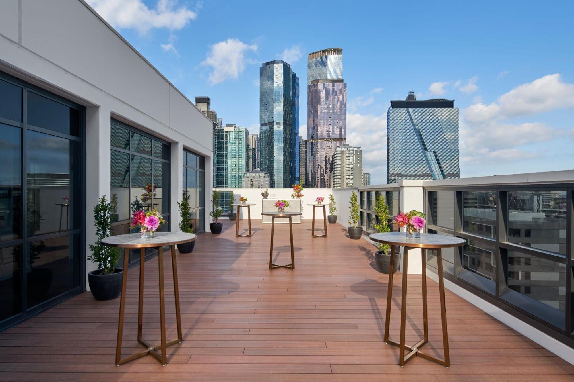 Отель Courtyard By Marriott Melbourne Flagstaff Gardens Экстерьер фото