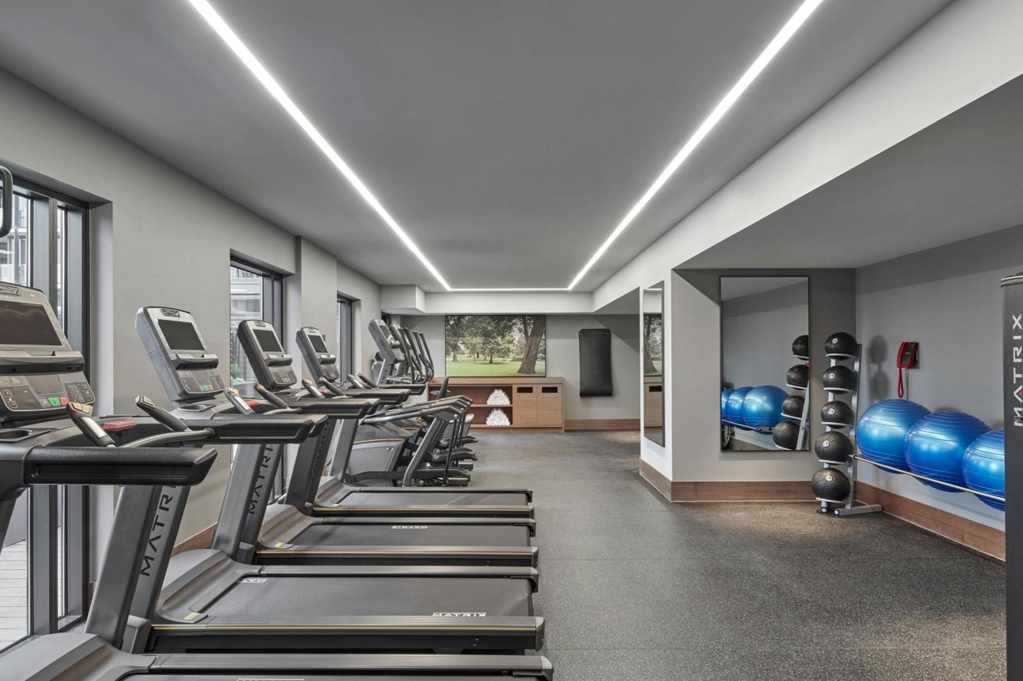 Отель Courtyard By Marriott Melbourne Flagstaff Gardens Экстерьер фото